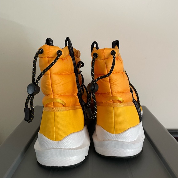 Yellow/golden snow boots - Picture 2 of 4